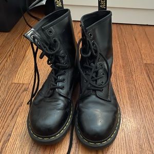 Women’s 1460 Dr. Martin boots, Size 7